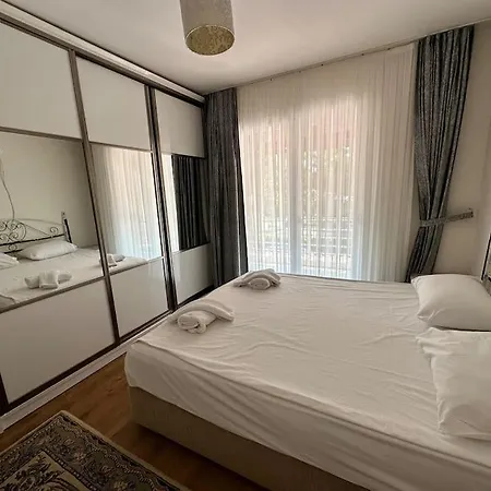 Villa Nefis Denize Ve Avm Ye Yakin Yazlik Long Kusadasi