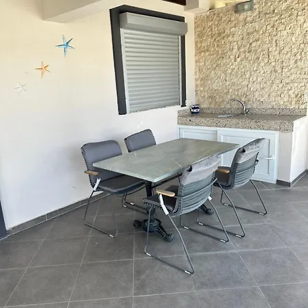 Nefis Denize Ve Avm Ye Yakin Yazlik Long Villa