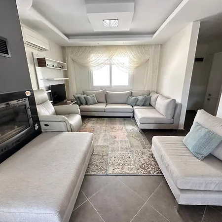 Nefis Denize Ve Avm Ye Yakin Yazlik Long * Kusadasi