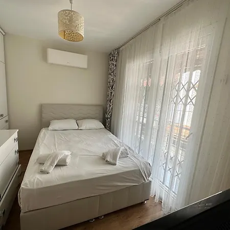 Nefis Denize Ve Avm Ye Yakin Yazlik Long Kusadası